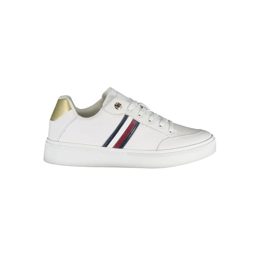 Sleek Sneakers with Iconic Contrast Details