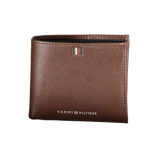 Sleek Leather Wallet with Contrast Details